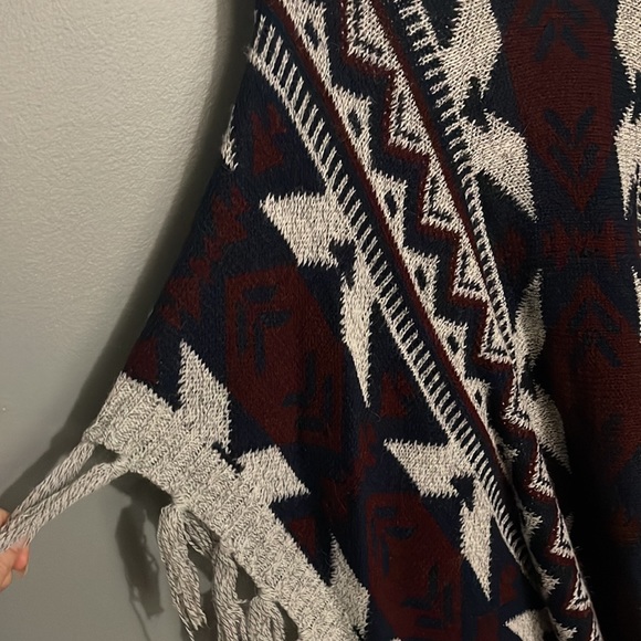 Aztec Patterned Shaw - Picture 3 of 6